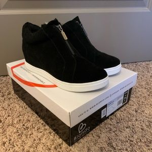 Blondo Glenda black suede waterproof sneakers